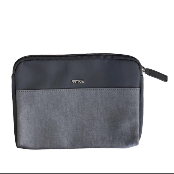 Tumi for delta travel pouch/amenities kit.  Pouch only - Picture 1 of 4